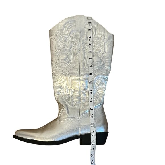 NEW-Silver Metallic Low Heeled Cowboy Boots Size: 9 - Picture 6 of 7